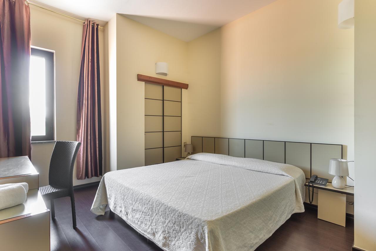 Rodia Inn Oristano Exteriör bild