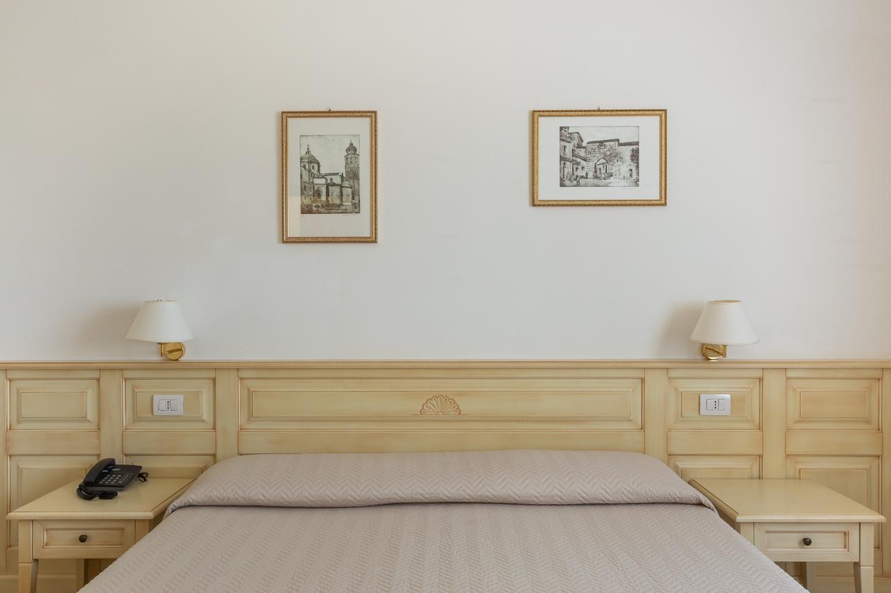 Rodia Inn Oristano Exteriör bild