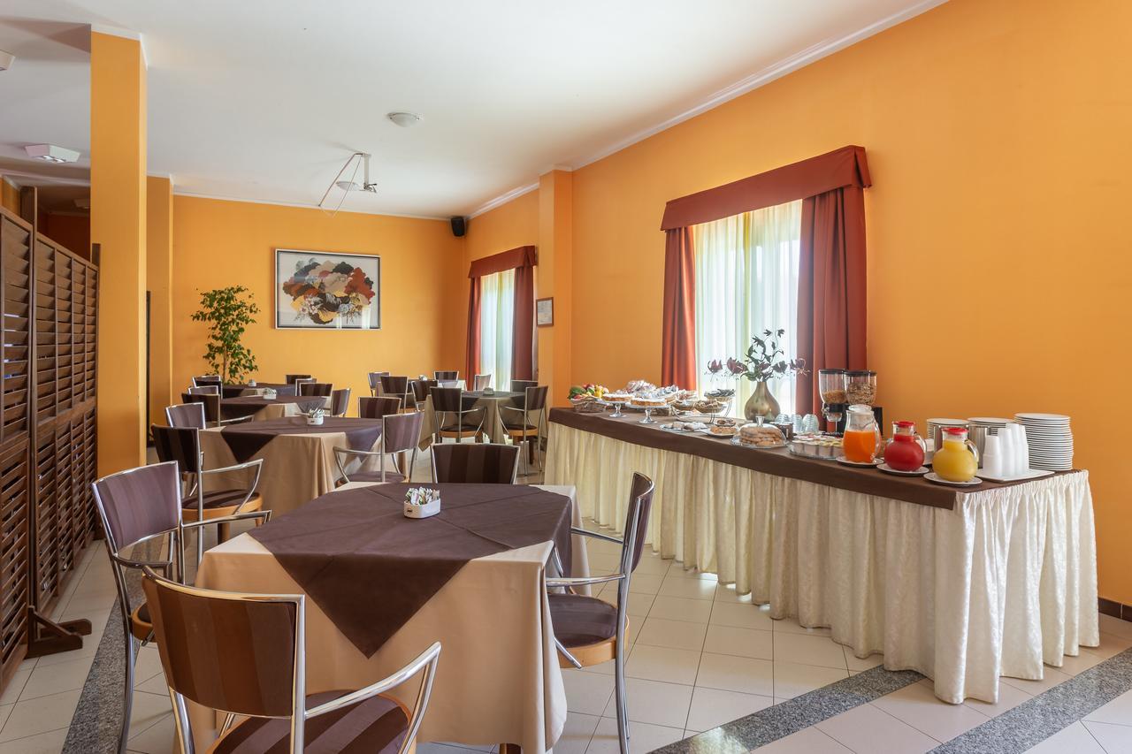 Rodia Inn Oristano Exteriör bild
