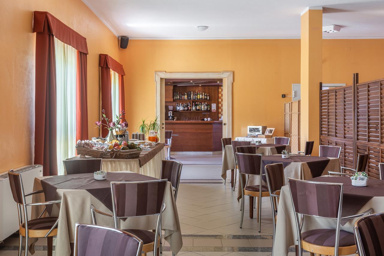 Rodia Inn Oristano Exteriör bild