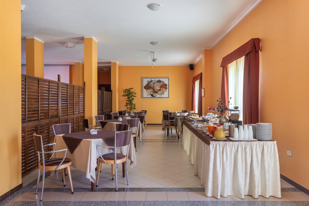 Rodia Inn Oristano Exteriör bild